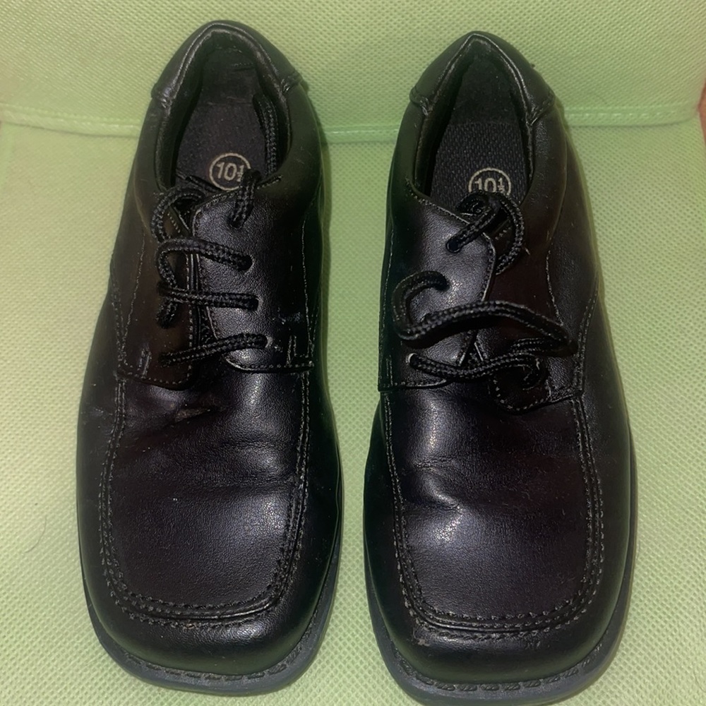 Boys WORN ONCE SmartFit black dress shoe size 10.5.